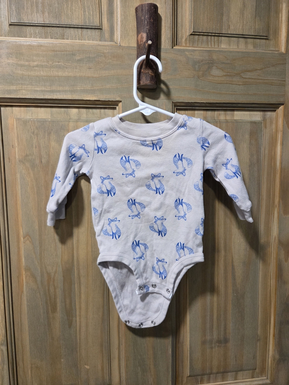 **BUNDLE & SAVE** Carter's Long-Sleeve Bodysuit in Light Gray w/Blue Fox Print